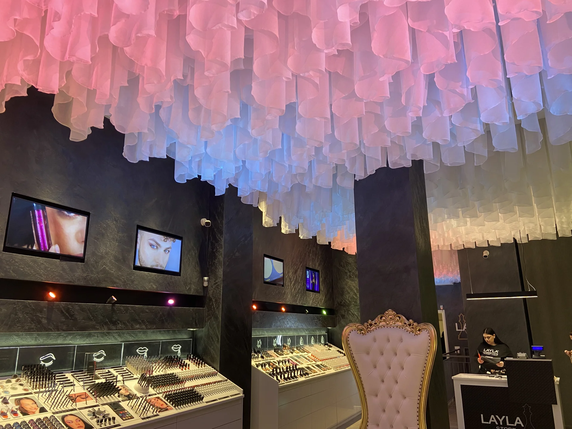 Layla Cosmetics: Retail Design & Engineering: Layla Cosmetics Flagship Store