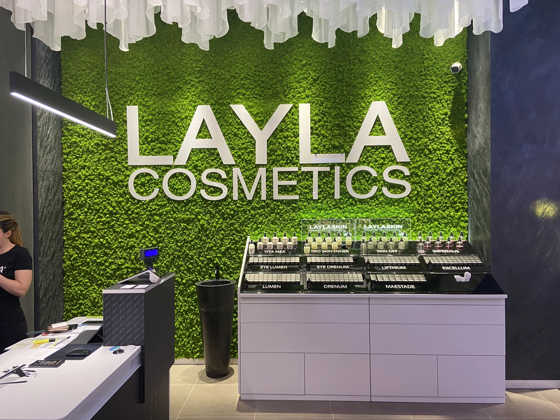 Layla Cosmetics: Lighting Design: Emotion and Engineering